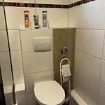 Cozy Two-bedroom With Free Parking דירה