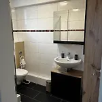 Cozy Two-bedroom With Free Parking דירה *