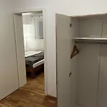 דירה Cozy Two-bedroom With Free Parking