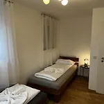 Cozy Two-bedroom With Free Parking * אודנטל