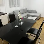 Cozy Two-bedroom With Free Parking דירה אודנטל