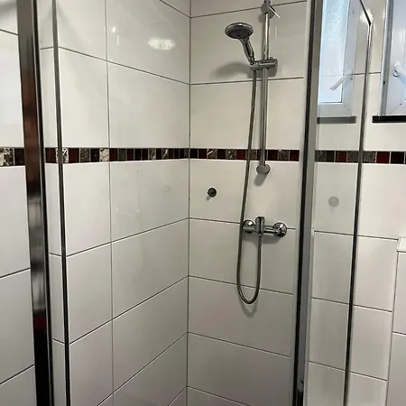 Cozy Two-bedroom With Free Parking