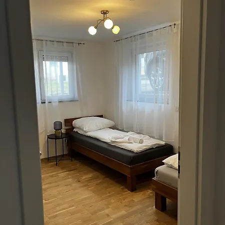 Daire Cozy Two-bedroom With Free Parking Odenthal
