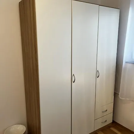 Cozy Two-bedroom With Free Parking