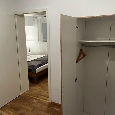 Apartment Cozy Two-bedroom With Free Parking