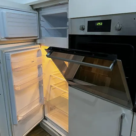 Daire Cozy Two-bedroom With Free Parking *