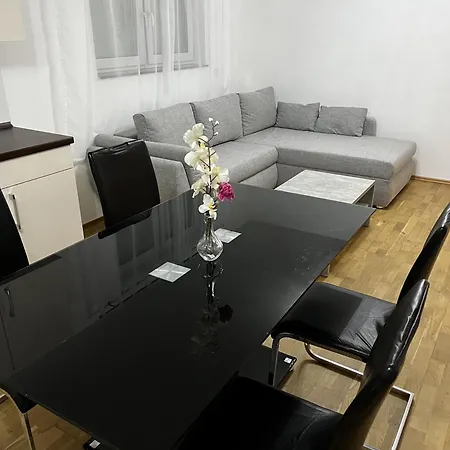 Cozy Two-bedroom With Free Parking Daire Odenthal