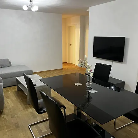 Cozy Two-bedroom With Free Parking Daire *