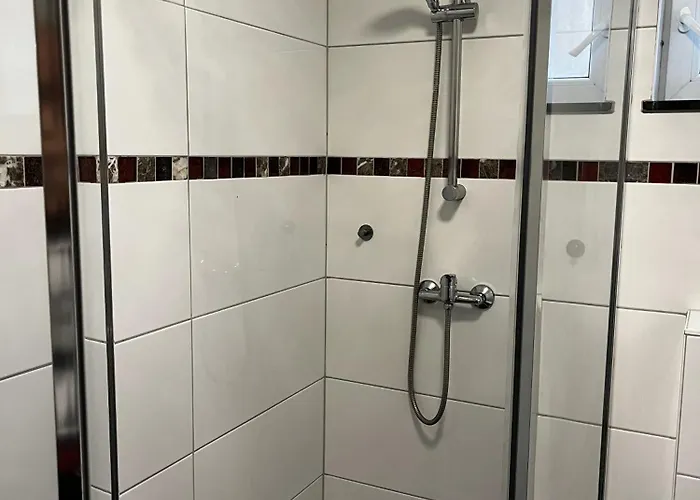 Cozy Two-bedroom With Free Parking