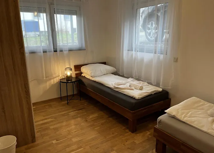 Cozy Two-bedroom With Free Parking