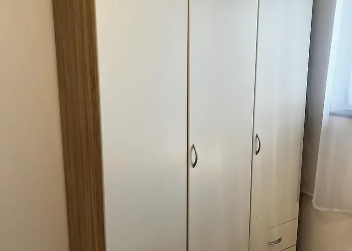 Cozy Two-bedroom With Free Parking