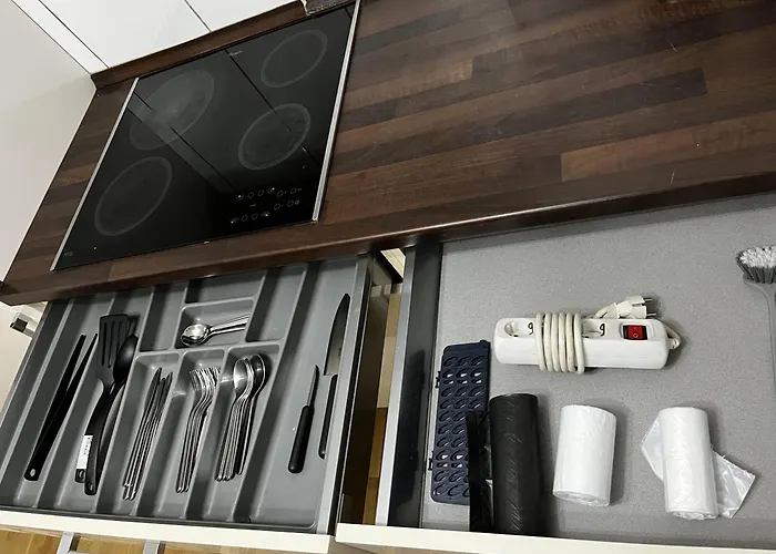 Cozy Two-bedroom With Free Parking *